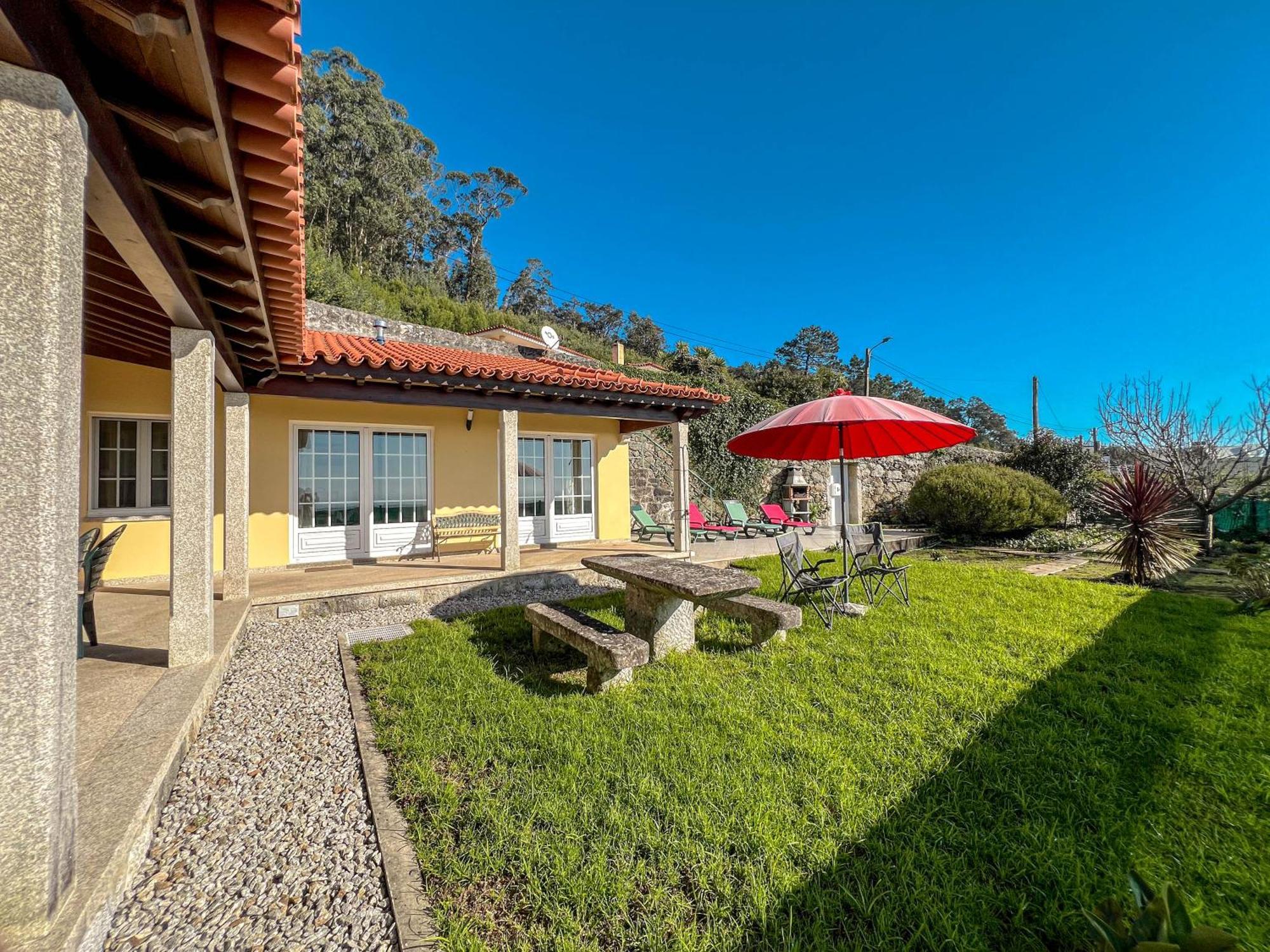 Lovely Sunny-House Виана-ду-Каштелу Экстерьер фото